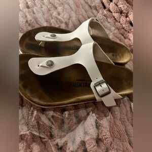 Birkenstocks Gizeh Birko-Flor - White size 39 US equivalent women’s size 8!